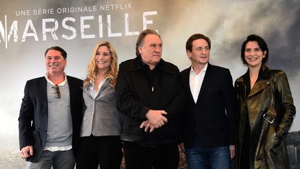 Les acteurs de la série "Marseille" pose à Marseille, le 18 février 2018.&nbsp; (ANNE-CHRISTINE POUJOULAT / AFP)