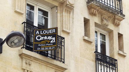 Un logement à louer, le 5 juin 2012 à Paris. (THOMAS SAMSON / AFP)