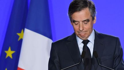 François Fillon, lors d'une conférence de presse, depuis son QG à Paris, le 1er mars 2017. (CHRISTOPHE ARCHAMBAULT / AFP )