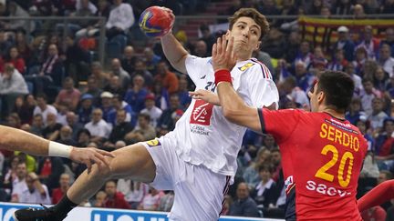 Le Français Thibaud Briet lors du match entre l'Espagne et la France au Mondial de handball, le 22 janvier 2023. (JANEK SKARZYNSKI / AFP)