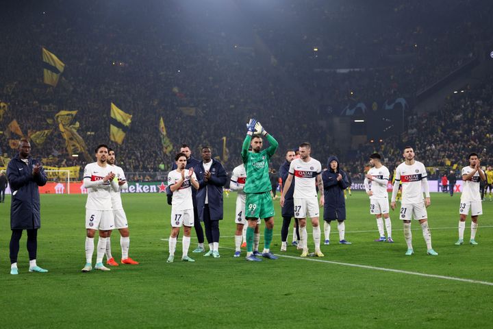 PSG players come to thank their supporters during the trip against Borussia Dortmund, December 13, 2023. (MAXPPP)