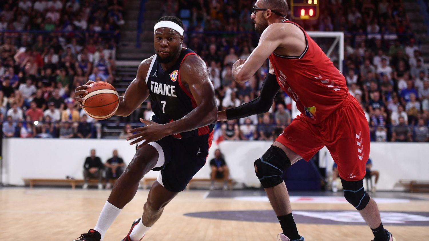 French Basketball Dominates Tunisia in Preparations for World Cup