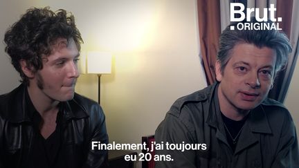 Dans "Chambre 212", Vincent Lacoste et Benjamin Biolay incarnent le même personnage. Et pourtant, à l'écran comme à la ville, 20 ans les séparent.