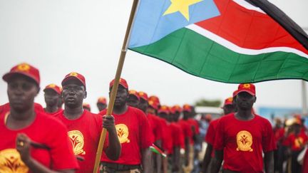 Les anciens enfants soldats et les membres de la Fondation de l'Armée Rouge défilent le 9 juillet 2017 dans les rues de Juba, au Soudan du Sud, pour commémorer le 6e anniversaire de l'indépendance du pays. (ALBERT GONZALEZ FARRAN / AFP )