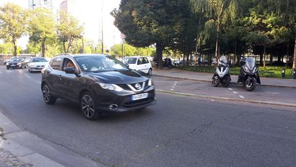 Un véhicule SUV à Paris (illustration). (STÉPHANIE BERLU / RADIO FRANCE)