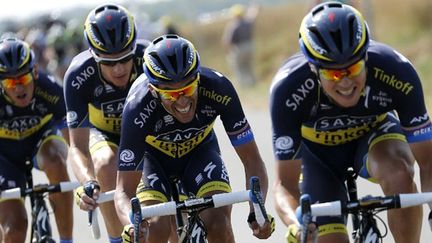 Nicolas Roche et Alberto Contador avec la Saxo derrière passent à l'attaque sur les routes du Tour de France