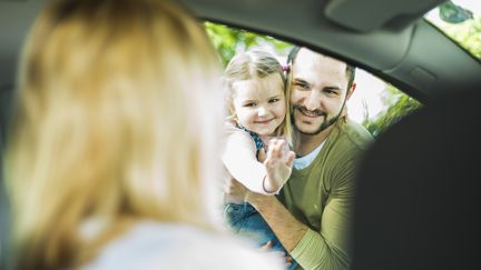 La proposition de loi&nbsp;vise à consacrer&nbsp;le principe de la résidence alternée en cas de séparation des parents. (WESTEND61 / GETTY IMAGES)