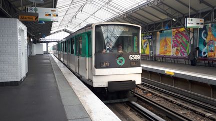 La ligne 6 du métro parisien n'est pas encore équipée par cette "ventilation réfrigérée". (STÉPHANIE BERLU / FRANCE-INFO)