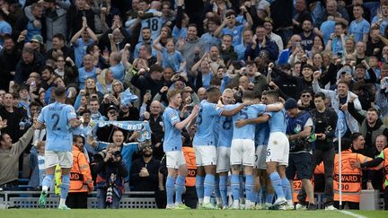 Les joueurs de Manchester City célèbrent leur quatrième but contre le Real Madrid, en demi-finale retour de la Ligue des champions. (FEDERICO TITONE / AFP)