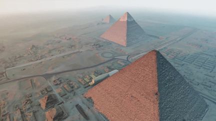 Les pyramides de Gizeh dans la visite immersive "L'horizon de Khéops" au centre la Confluence à Lyon.&nbsp; (FRANCEINFO)