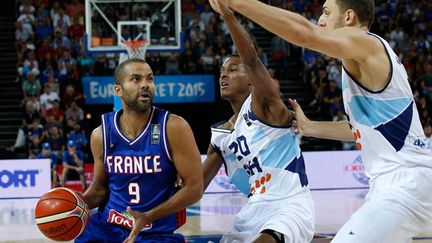 &nbsp; (Au cours du match contre la Bosnie, Tony Parker a égalé le grec Nikos Galis comme meilleur marqueur à l'euro de basket. © Maxppp)