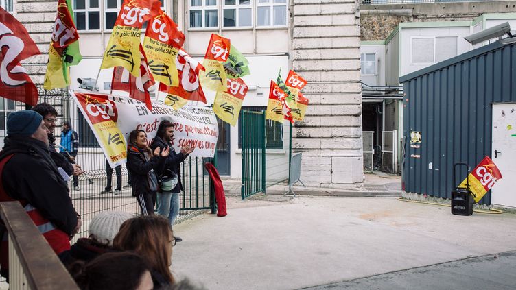 Soutien Aux Grevistes La Barre Du Million D Euros A Ete Franchie Sur Une Cagnotte En Ligne Lancee Par Un Syndicat Cgt