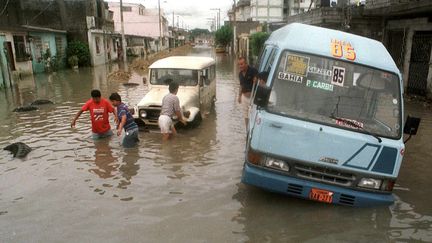 De nombreuses personnes sont mortes dans les inondations de 1997 en &Eacute;quateur, lors de l'&eacute;pisode El&nbsp;Ni&ntilde;o (FRANCESCO DEGASPERI / AFP)