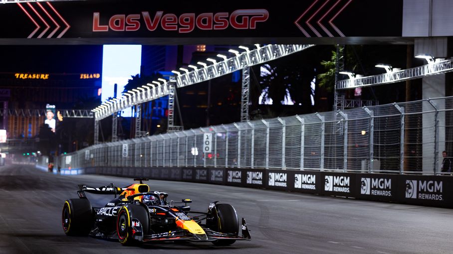 F1 : Max Verstappen dans l'histoire avec son 4e titre mondial, doublé pour Mercedes… Revivez le GP de Las Vegas