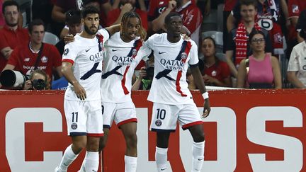 Marco Asensio, Bradley Barcola et Ousmane Dembélé, attaquants du PSG, lors d'un match de Ligue 1 à Lille, le 1er septembre 2024. (DENIS CHARLET / AFP)