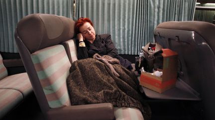 Dans le train Paris-Cherbourg stationn&eacute; en gare de&nbsp;Caen (Calvados), le 12 mars 2013. (CHARLY TRIBALLEAU / AFP)