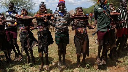 les filles sont plus exposées à la violence et aux mauvais traitements.  (REUTERS/Siegfried Modola)