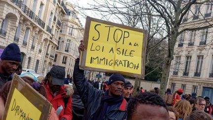 Manifestation contre le projet de loi immigration, à Paris le 11 décembre 2023 (BRUNO LEVESQUE / MAXPPP)