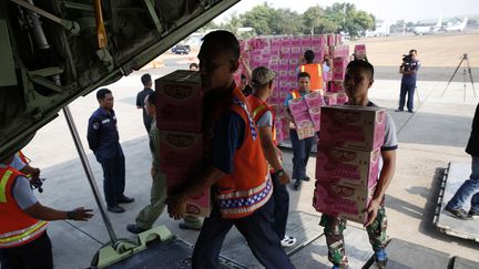 De l'aide humanitaire en partance de Djakarta le 2 octobre 2018 pour les zones d'Indonésie sinistrées par un séisme et un tsunami meurtriers. (ADI WEDA / EPA)