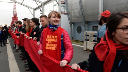 Cop21 : Fabius optimiste sur le texte et les activistes qui mettent la pression