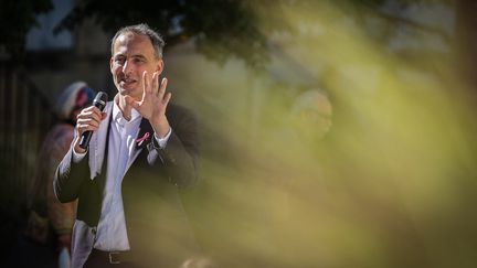 Raphaël Glucksmann, öffentlicher Pemimpin-Pesta-Platz, di La Réole (Gironde), 5. Oktober 2024. (THIBAUD MORITZ / AFP)