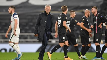 Avec Tottenham, José Mourinho n'est plus le même "Special One". (DANIEL LEAL-OLIVAS / AFP)