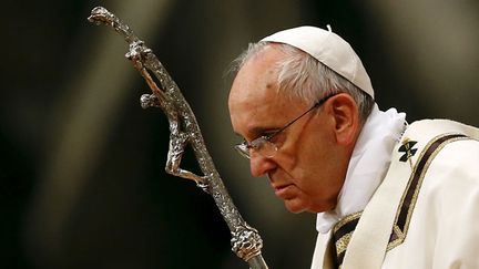 &nbsp; (Le pape François pendant la veillée pascale © REUTERS | Stefano Rellandini)