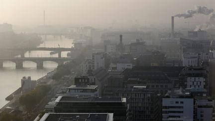 &nbsp; (Pollution sur Paris, septembre 2014 © MaxPPP)