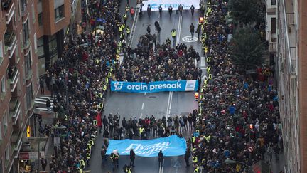 Des manifestants à Bilbao en Espagne réclament le rapprochement des prisonniers d'ETA, le 12 janvier 2019. (ANDER GILLENEA / AFP)