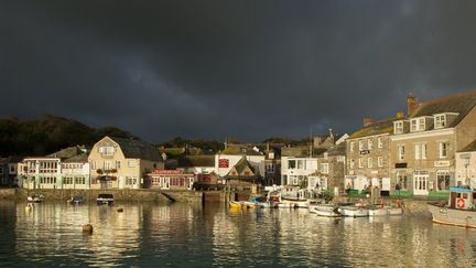 Une vue du port de Padstow dans les Cornouailles (Angleterre) pendant une temp&ecirc;te. (CULTURA CREATIVE / AFP)