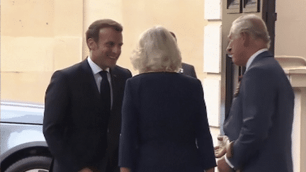 Visite de Charles III à Paris : quelles sont les relations entre Charles III et Emmanuel Macron ? (Franceinfo)