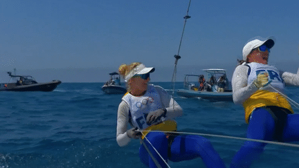 Paris 2024 : en voile, les Françaises Sarah Steyaert et Charline Picon décrochent une médaille de bronze inattendue (France 2)