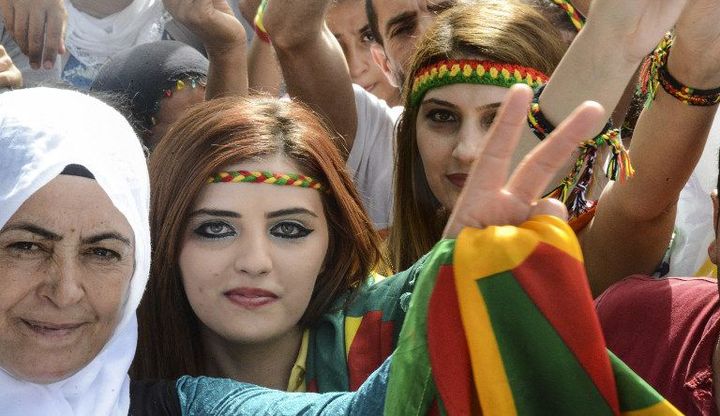 Femmes soutenant le HDP lors d'un meeting. Le HDP est entré au parlement lors du scrutin du 7 juin 2015. (ILYAS AKENGIN / AFP)