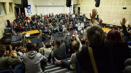 &nbsp; (Apres plus de trois semaines de blocage, les grévistes ont voté vendredi matin la reconduction du mouvement jusqu'à lundi © Maxppp)