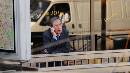 Claude Gu&eacute;ant lors de sa campagne l&eacute;gislative, le 24 mai 2012, &agrave; Boulogne-Billancourt (Hauts-de-Seine). (WITT / SIPA)