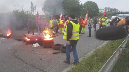 &nbsp; (La RN165 bloquée dans le deux sens à Lanester en Bretagne©Capture écran tweet France Bleu Breizh Izel)