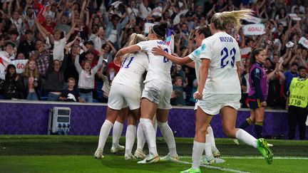 Les Anglaises après le deuxième but inscrit par Georgia Stanway, en quart de finale de l'Euro contre l'Espagne, le 20 juillet 2022 à Brighton. (GARETH FULLER / PRESS ASSOCIATION IMAGES/MAXPPP)